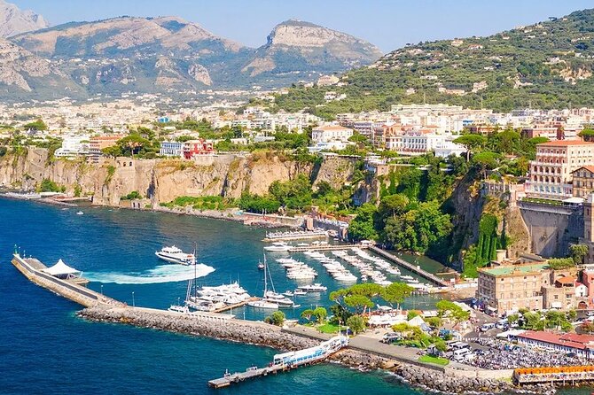 Shuttle service from Sorrento to Napoli Airport/Train Station - From your Sorrento accommodation to the main road