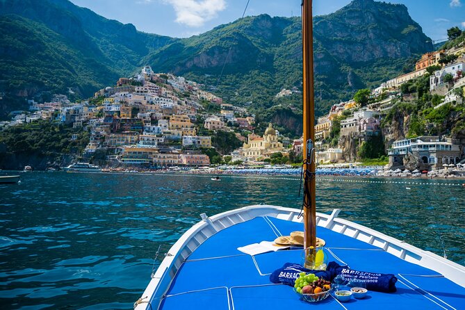Simply Amalfi Coast Private Boat Tour con Giovanni - The Furore Fjord, one of the coast’s dramatic photo stops