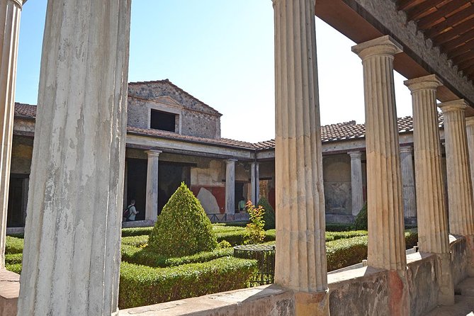 Skip-the-line Exclusive Private Full-Day Complete Ancient Pompeii Guided Tour - The amphitheater: Pompeii’s great opening view