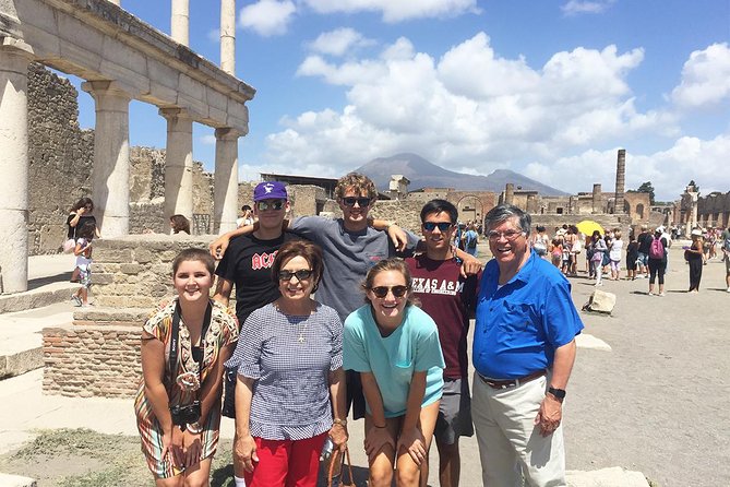 Skip the Line Guided Tour of Pompeii led by an Archaeologist - Walking Via dell’Abbondanza