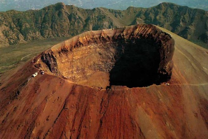 Skip-the-Line Pompeii and Vesuvius Tour - The Vesuvius climb is short on paper, harder in practice