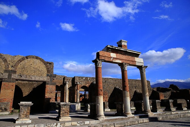 Skip the Line Pompeii Tour For Kids and Families w Special Guide - Meeting your guide at Hotel Vittoria