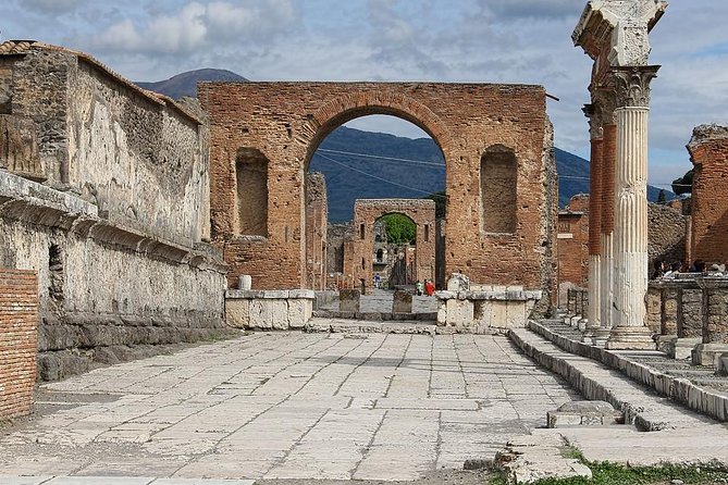 Skip-the-lines Private Tour of Pompeii Including the Theatre the Forum and all Highlights - Entering Pompeii with a private guide