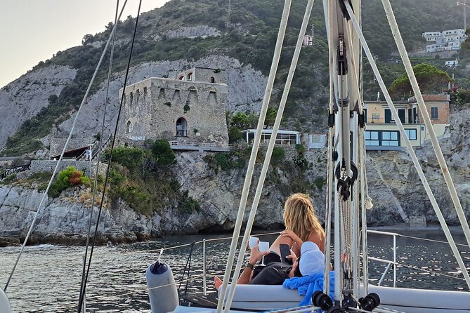 Small Group Sailing Tour in Amalfi Coast with Aperitif - Towers, Fishing Villages, and Ravello Views