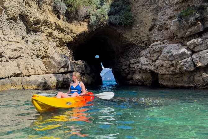 Small groups Kayak tour from Sorrento to Bagni Regina Giovanna - Entering the natural pool at Bagni Regina Giovanna