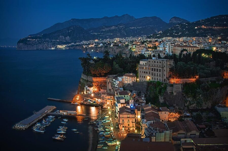 Sorrento by night... with a tasty surprise - Sorrento Cathedral and the Sedil Dominova