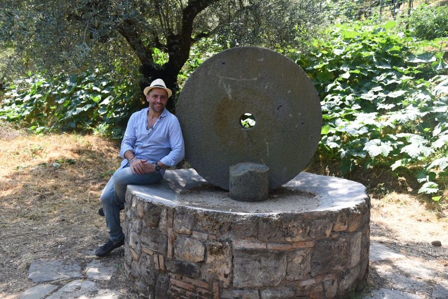 Sorrento: Farm Tour with Cheese Tasting & Pizza Making Class - A generous farmhouse lunch with local drinks
