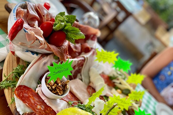 Sorrento Food & Wine Tour - 'Taste of Sorrento' - Vanessa and Lee make the group work