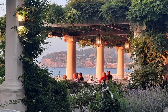 Sorrento grand tour off the beaten track with breathtaking landscapes - Piazza della Vittoria and the Roman shore