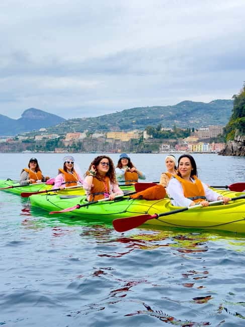Sorrento: Guided Kayak Tour + Free 1h Paddleboarding - Why the coast looks better from a kayak