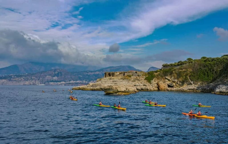 Sorrento: Guided Kayak Tour + Free 1h Paddleboarding - A free hour on a paddleboard