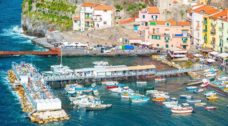 Sorrento: Guided Walking Tour & Limoncello Tasting - Meeting your guide at Piccadilly Pub