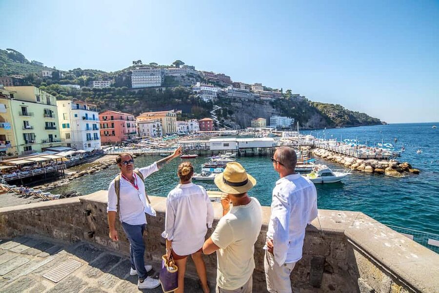 Sorrento: Guided Walking Tour & Street Food Experience - Tasso Square and the heart of Sorrento