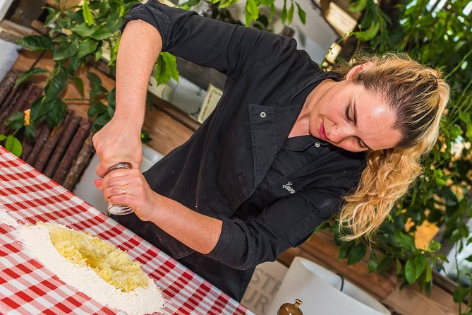 Sorrento: Hands-On Pasta, Tiramisu & Limoncello Fun Class - Learning Caprese salad the simple way