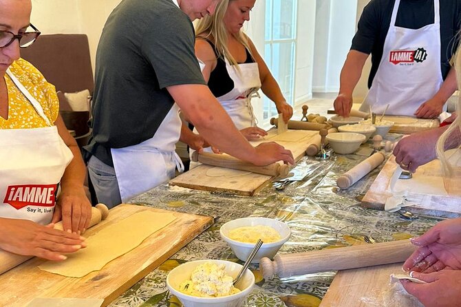 Sorrento: Hands-On Pasta, Tiramisu & Limoncello Fun Class - What the small group means for your experience