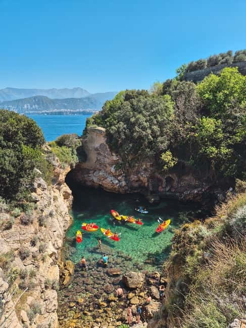 Sorrento: kayak small group tour to Bagni Regina Giovanna - The 10-minute safety briefing
