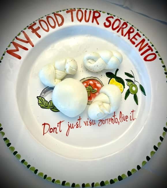 Sorrento: Mozzarella experience. Say CHEESE with us! - Making mozzarella with Sara in Piano di Sorrento