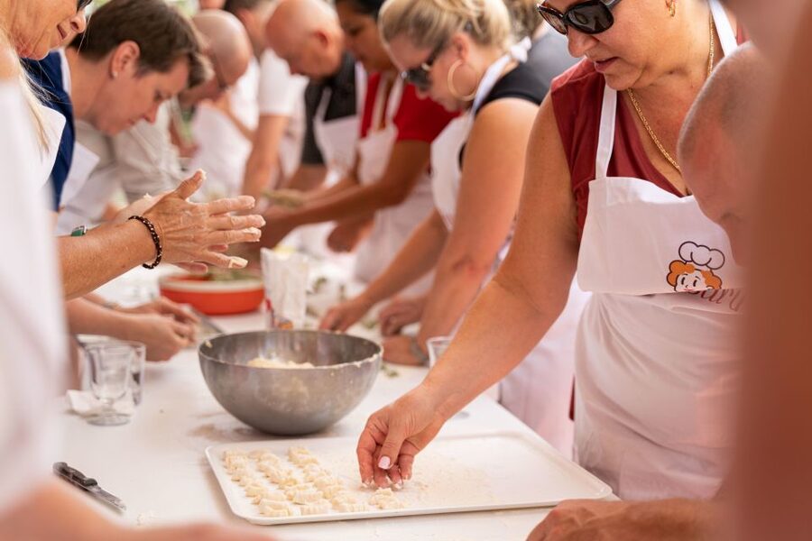 Sorrento: Pasta and Tiramisu Class at a Local's Home - From prosecco and antipasti to dessert