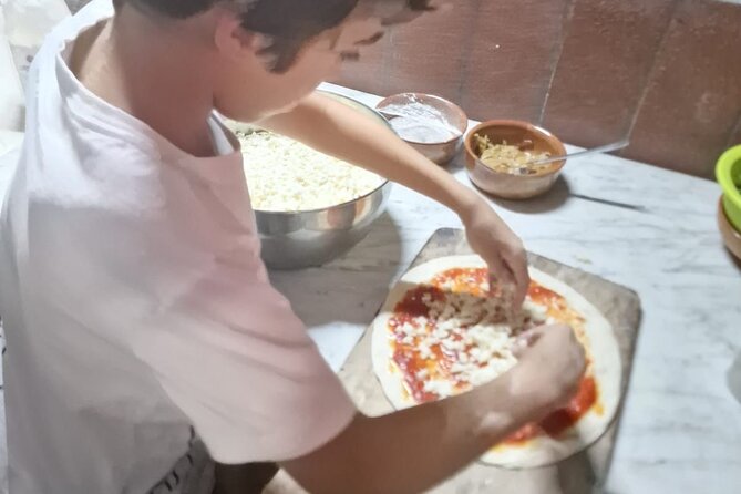 Sorrento Pizza Making Class with Local Pizzaiolo Hands on 100% - A simple itinerary with plenty to eat