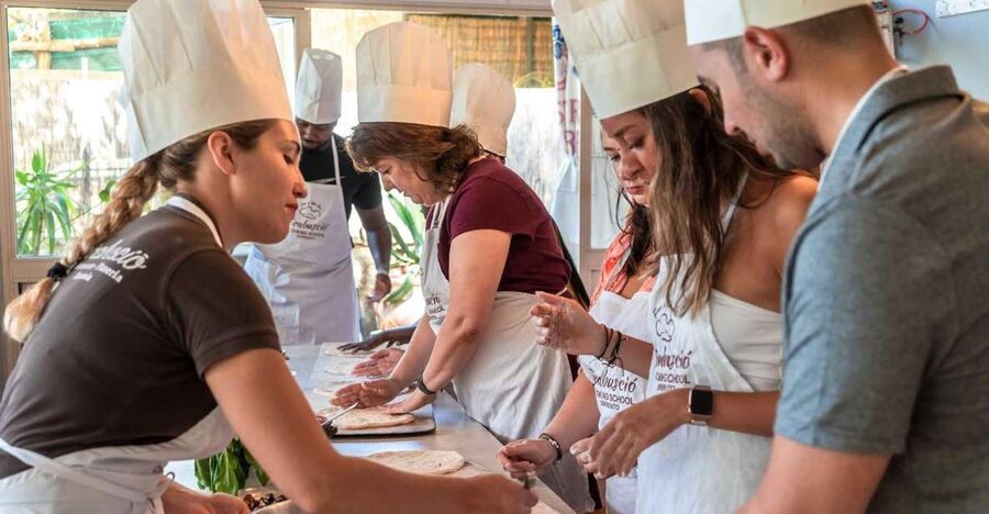 Sorrento: Pizza Making Course - From Hotel Plaza to the Sorrento hills