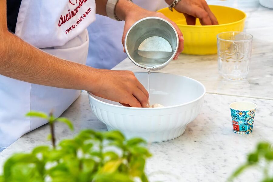 SORRENTO: Pizza School Mastering Neapolitan Delights - A garden above the Gulf of Naples