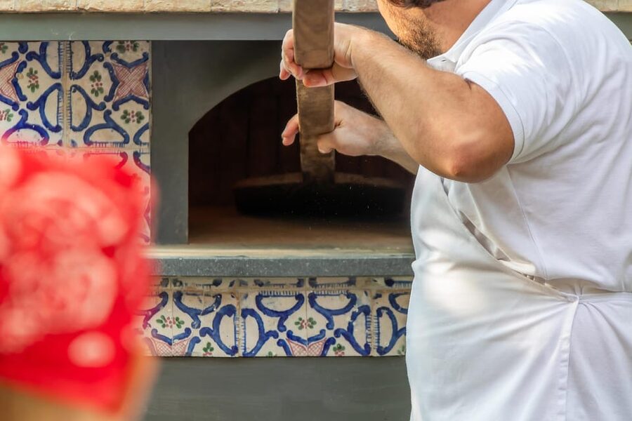 SORRENTO: Pizza School Mastering Neapolitan Delights - From fiery oven to shared table