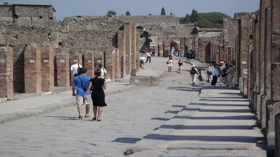 Sorrento: Pompeii & Herculaneum Tour with Skip-the-Line - Herculaneum: small scale, startling detail