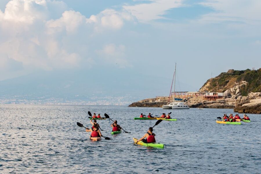 Sorrento: Premium Kayaking Experience with Swimming - Learning the kayak before leaving shore