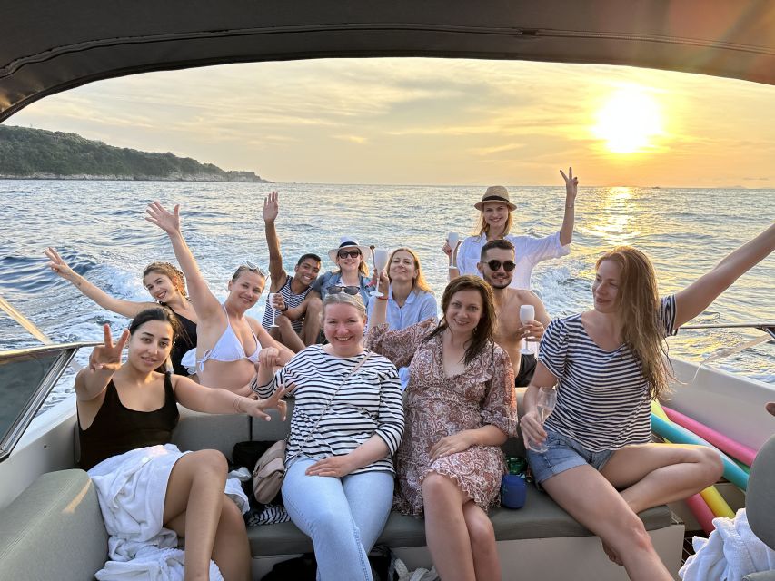 Sorrento: Scenic Boat Tour with Aperitif - Key points at a glance