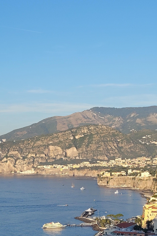 Sorrento through the eyes of a local - Starting beneath Torquato Tasso in Piazza Tasso