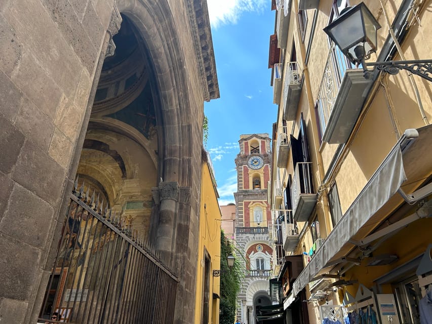 Sorrento through the eyes of a local - A limoncello pause in the middle of the walk