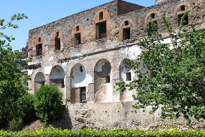 Stories of Pompeii: Small Group tour with archeology expert guide - The thermopolium and everyday Pompeii