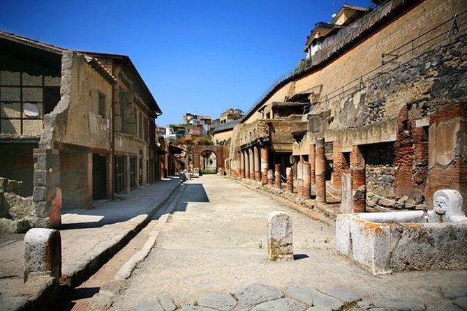 The charm of Pompeii and Herculaneum.Private Tour with Official Guide - Why Pompeii and Herculaneum work so well together