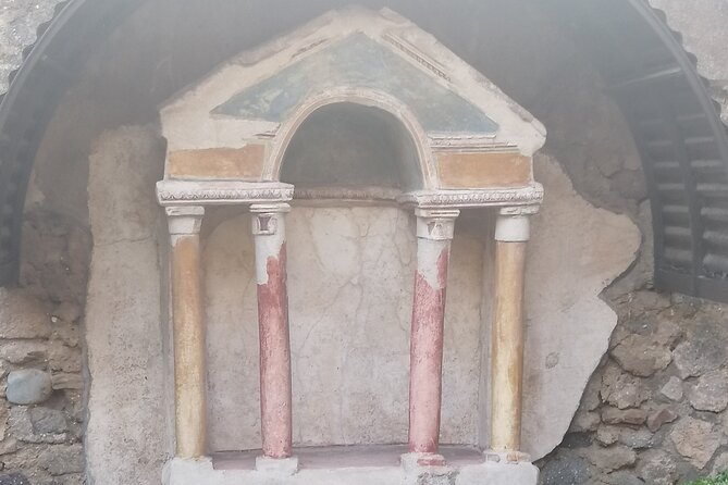 The charm of Pompeii and Herculaneum.Private Tour with Official Guide - Starting at Pompeii at 9:00 am