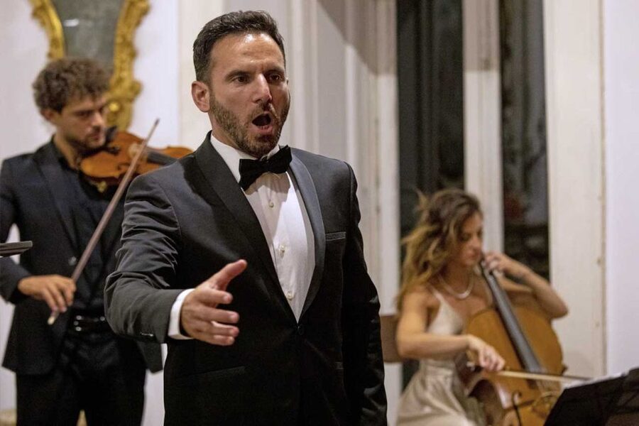 The Three Tenors in Sorrento: Opera Arias, Naples and Songs - The intimate room is part of the experience