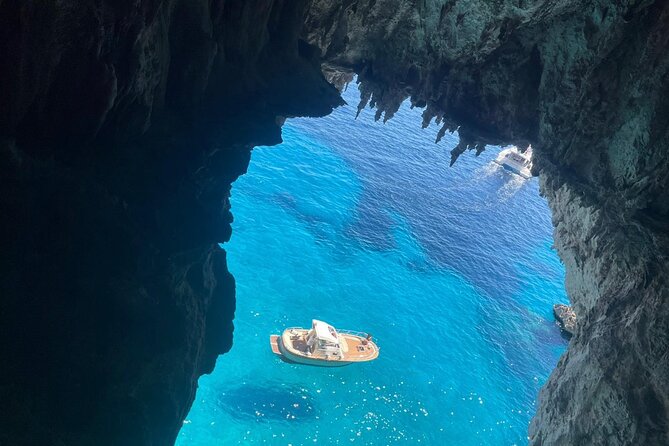 Three Hour Private Guided Tour of Capri with a luxury Gozzo cabin cruiser - What the onboard comforts really add