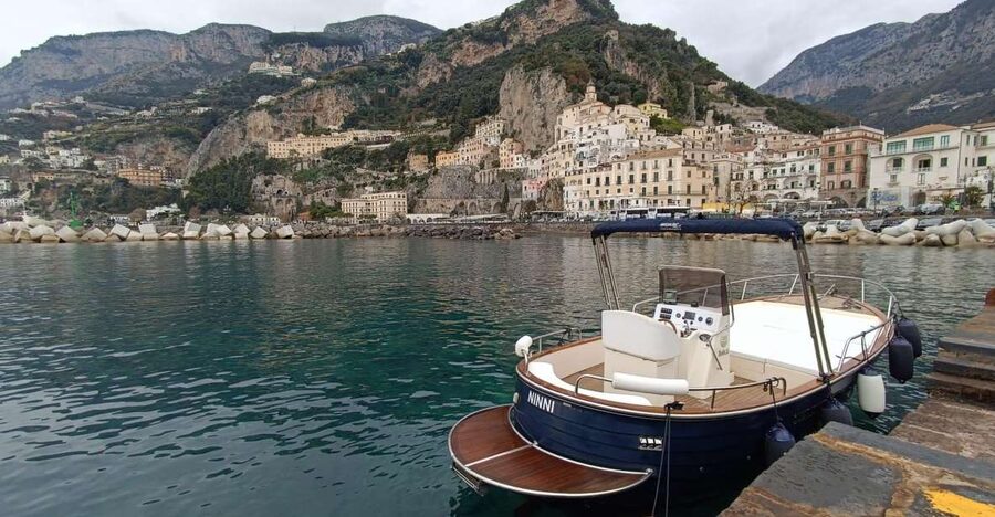 Tour in Barca da Amalfi un Viaggio da Sogno in Amalfi Coast - Grotta di Sant’Andrea and the first coastal sights
