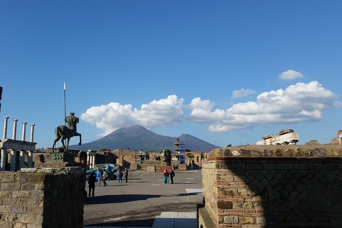 Tour in the ruins of Pompeii with an archaeologist - The Guide: Ilaria’s Archaeological Background