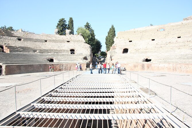 Tour in the ruins of Pozzuoli with an archaeolgist. - The Temple of Serapis: Roman market ruins from outside
