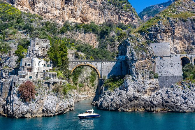 Tour Privato della Costiera Amalfitana in Barca - A full day on the water from Sorrento