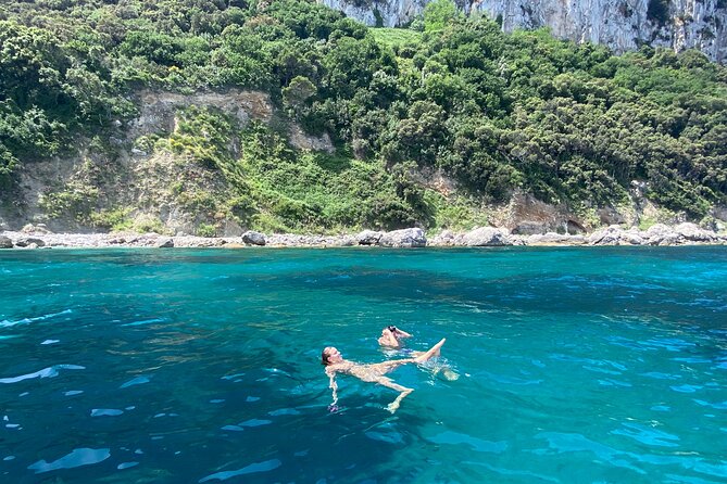 Tour Privato di Capri in Barca - The Blue Grotto: famous, beautiful, and extra
