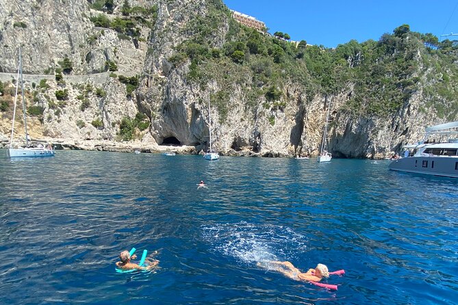 Tour Privato di Capri in Barca - The Faraglioni: Capri’s essential photograph