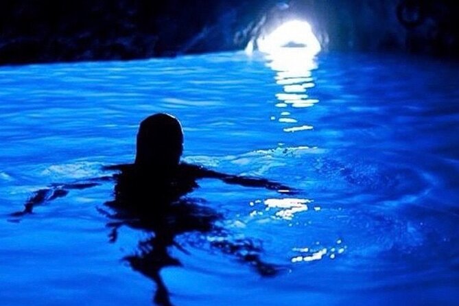 Tour Privato di Capri in Barca - The Green Grotto and its emerald water