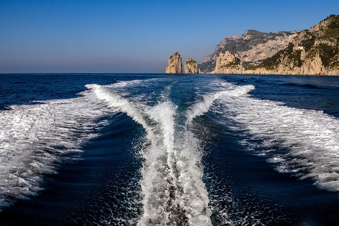 Tour Privato di Capri in Barca - The White Grotto and the Natural Arch
