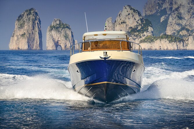 Tour Privato di Capri&Positano in Barca - Passing through the Faraglioni near Capri