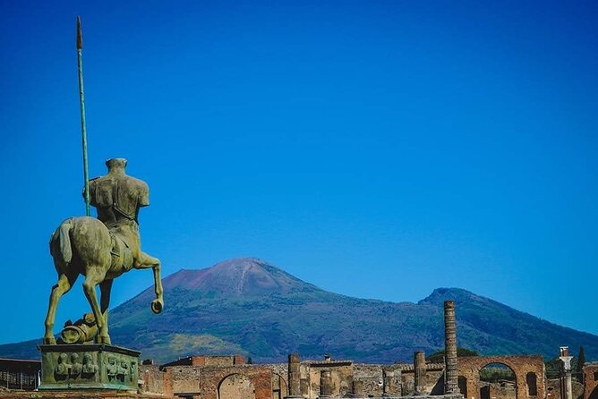 Transfer Naples airport/station to Sorrento with stop in Pompeii - The driving style and personal service