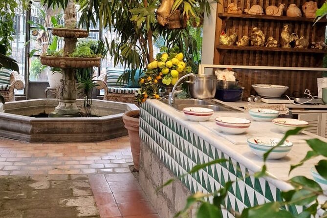 Typical Cooking Class in an Exclusive Location in Sorrento - Mozzarella baked on a lemon leaf
