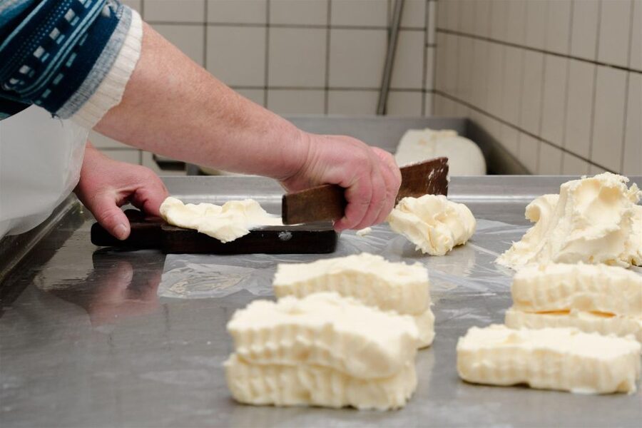 Vico Equense: Tour in the dairy "Mozzarella Experience" - Starting in the spinning room