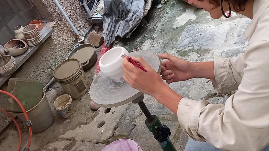 Vietri sul Mare: majolica decoration workshop - Painting your own ceramic piece