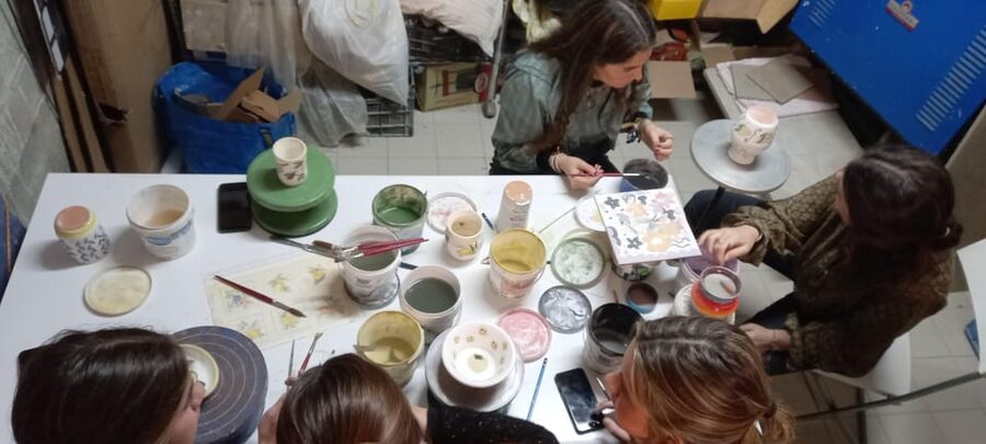 Vietri sul Mare: majolica decoration workshop - Arriving at the historic palazzo courtyard